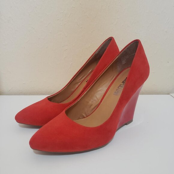Red Suede Wedge Pumps Size 6M - Picture 2 of 6